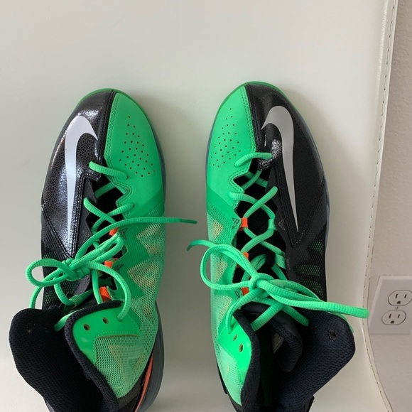 Nike Black and Green Athletic Shoes size 9 - Picture 5 of 7